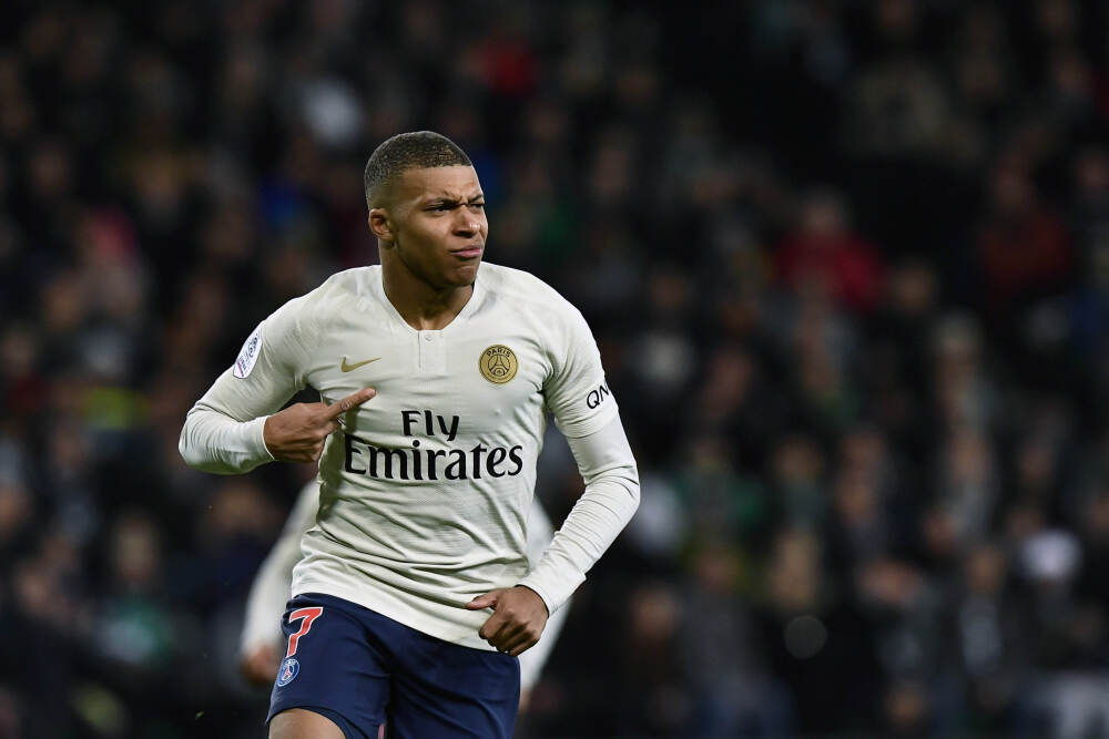 毛戈平建议采纳限制性股票单位激励计划